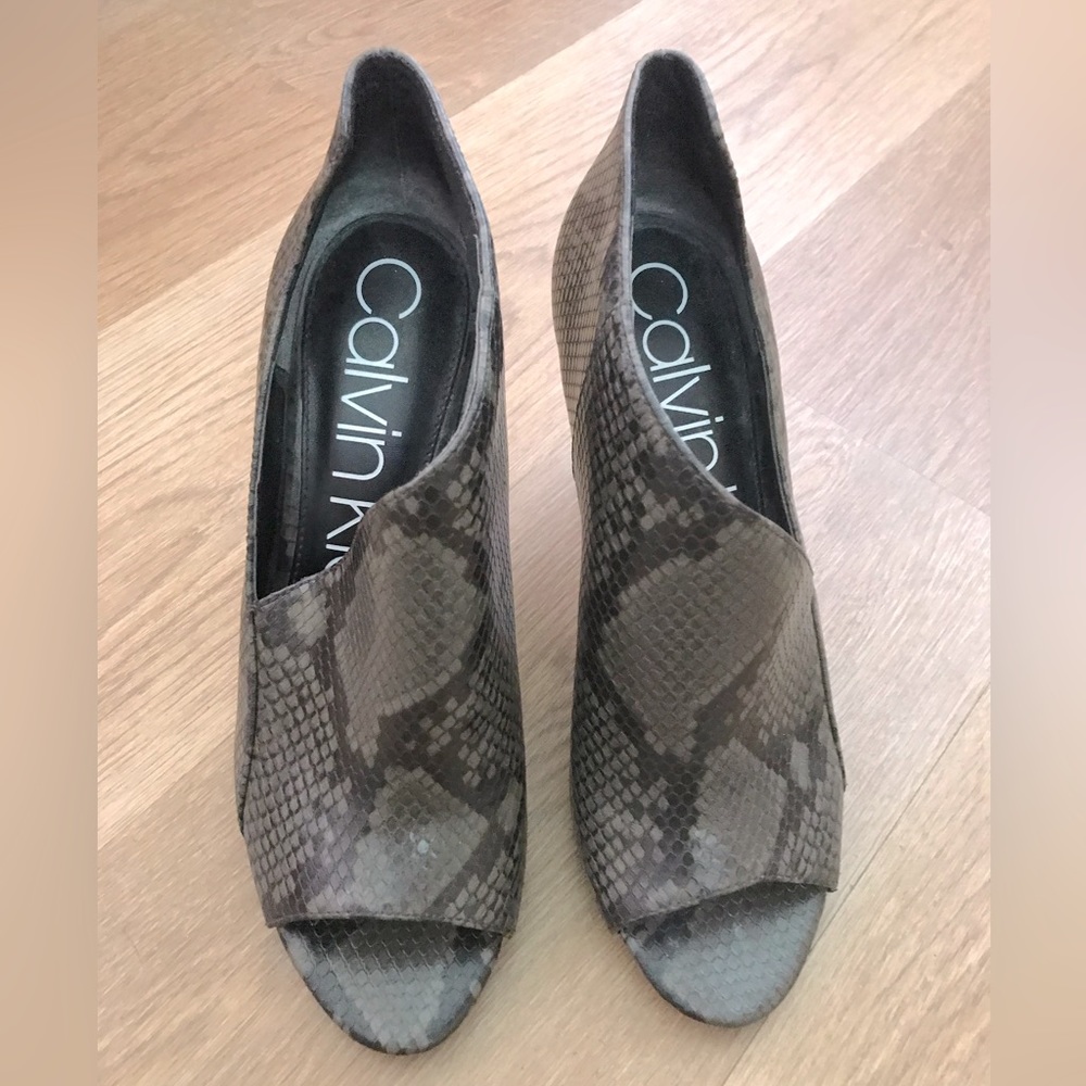 Calvin Klein Women's Gray Snake-Print Peep Toe Booties